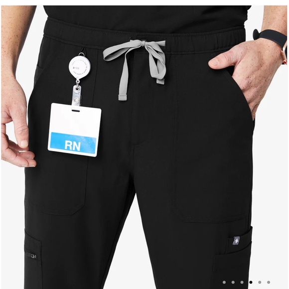 Figs Other - FIGS- Cairo™ Cargo Scrub Pants Black size 2XL NWT!